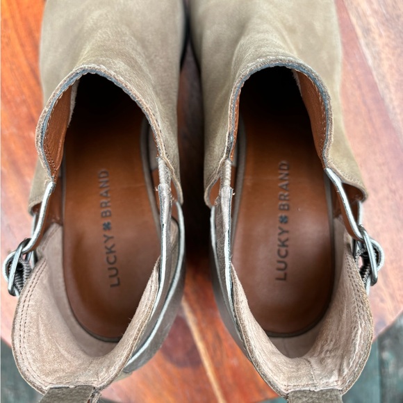 Lucky Brand size 8.5 Tan Suede Mules with Open-Toe Design - Picture 8 of 13
